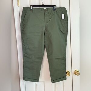 GAP Women's Green Capris